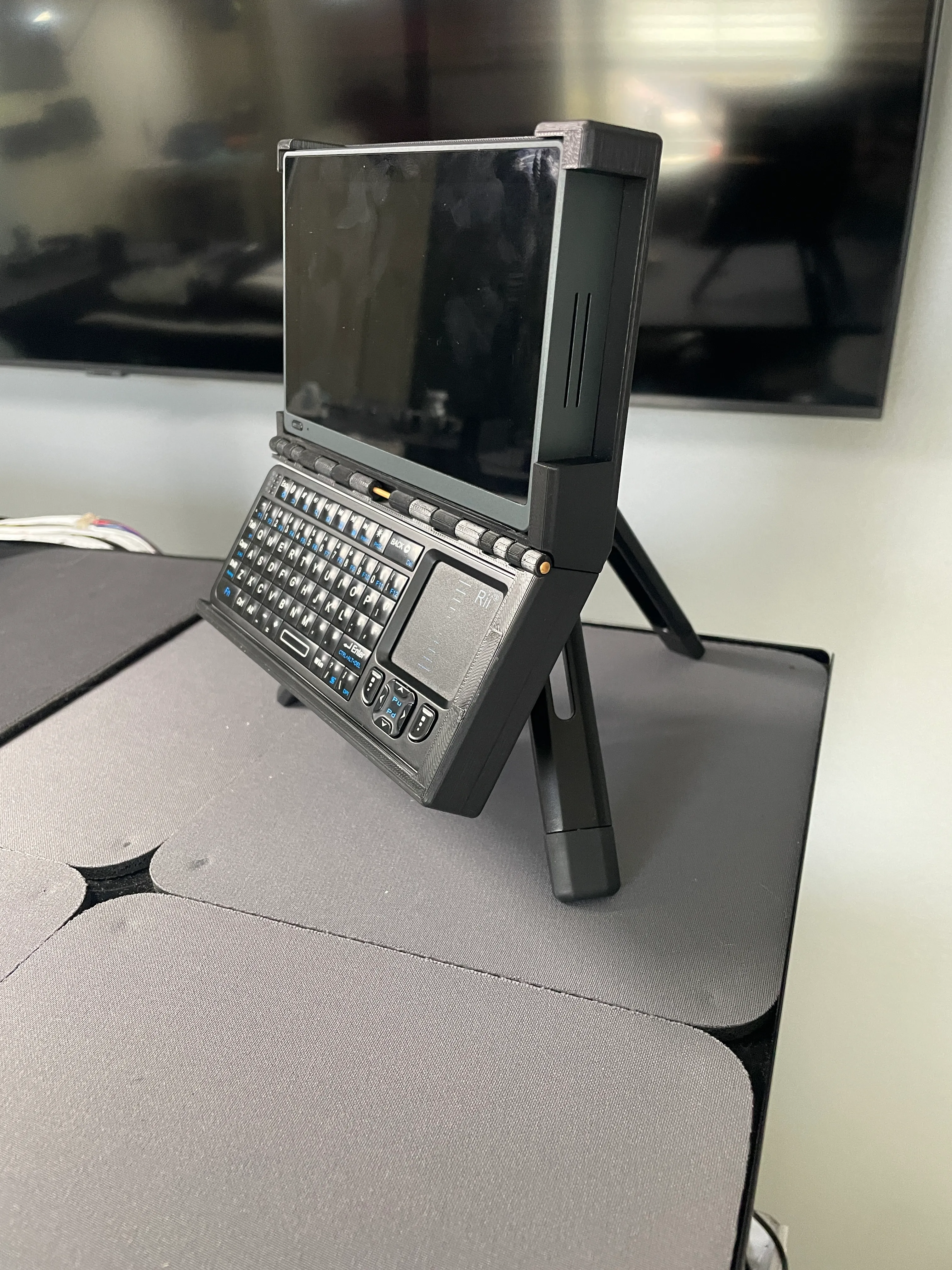 Mini Deck — handheld mini-computer with flippable display, full QWERTY keyboard, and integrated antennas in a custom 3D-printed enclosure